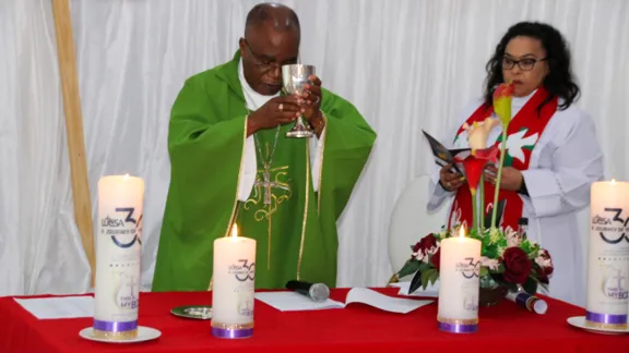 LUCSA President Bishop Bvumbwe and LUCSA Executive Director Rev. Kasper presided over worship together at the 11th LUCSA Assembly. Photo: LUCS/R. Mofulatsi