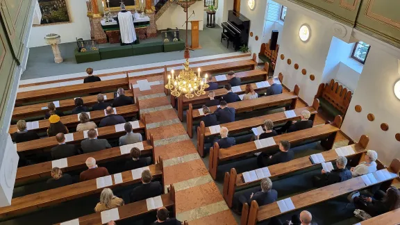 Generalbischof Ivan El’ko von der Evangelischen Kirche A. B. in der Slowakei leitet den Eröffnungsgottesdienst der Kirchenleitenden-Konsultation der Region Mittel- und Osteuropa. Foto: ECAC SR/Jana Nunvárová