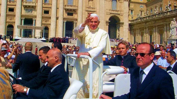 „Wir danken ihm für seine Ermutigung, niemals in den ökumenischen Bemühungen nachzulassen“, sagte LWB-Generalsekretärin Burghardt zum Tod vom emeritierten Papst Benedikt XVI. Foto: Marek Kośniowski