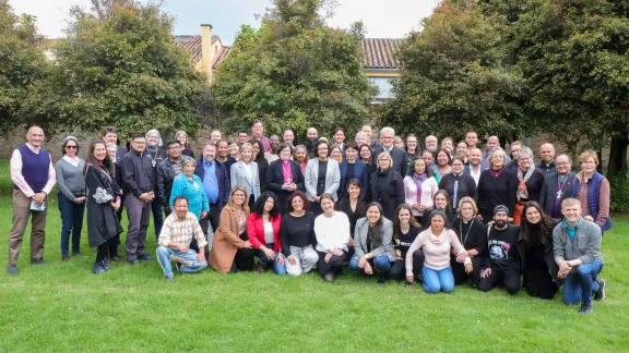 Participantes de la Preasamblea celebrada en Colombia. Sumándose a la campaña “Jueves de Negro” contra la violencia de género, muchas personas visten ropa negra. Foto: LWF/Jorge Diaz