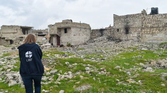 Khamees vor einem Gebäude in Aleppo.