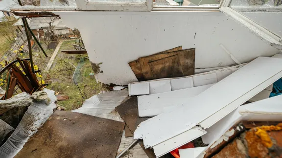 Destroyed buildings in Kharkiv’s Saltivka quarter. LWF has launched an initial tender for the rehabilitation of 50 flats and plans to renovate another 500 flats later, so displaced families in Kharkiv City can return to their homes. Photo: LWF/ Anantoliy Nazarenko