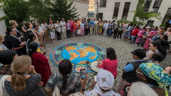 Abendgebet zum Thema geschlechtsspezifische Gewalt auf der Vorversammlung der Frauen in Breslau, Polen, im September 2023