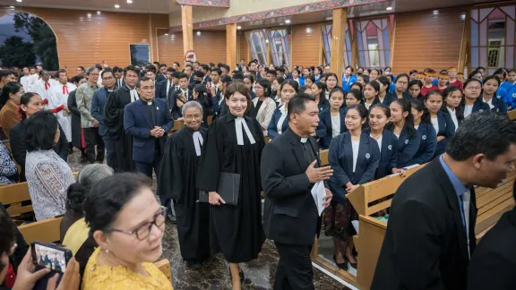 23 November 2023, Tarutung, Indonesia: Lutheran World Federation general secretary Rev. Dr Anne Burghardt enters as part of the procession as an ecumenical prayer service is celebrated at the Pearaja church of the Protestant Christian Batak Church (HKBP) gathering some 1,000 people from various congregations and attended by church leaders from 14 different Lutheran churches in Indonesia. Photo: LWF/Albin Hillert