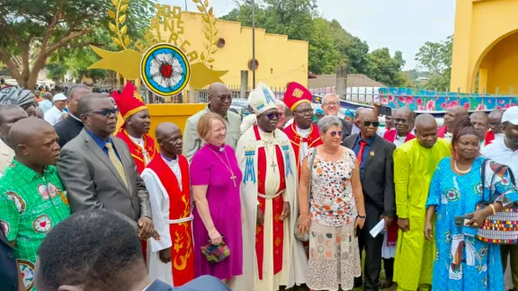 Der Präsident der Evangelisch-Lutherischen Kirche der Zentralafrikanischen Republik (EEL-RCA), Pfarrer Joseph Ngoe, feiert das hundertjährige Bestehen der Kirche gemeinsam mit lokalen und internationalen Gästen