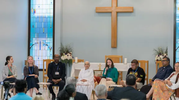 Carine Josiéle Wendland, eine Delegierte des Lutherischen Weltbundes von der Evangelischen Kirche lutherischen Bekenntnisses in Brasilien, hält eine Rede