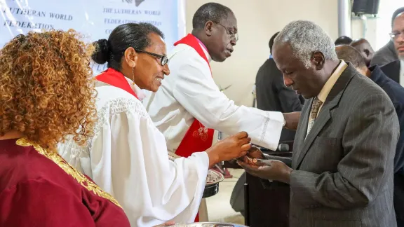 The ALCLC started with an opening eucharistic service at the Mekane Yesus Seminary chapel in Addis Ababa, Ethiopia. Seen here, Bishop Dr Jean Baiguele (Cameroon) and Rev. Tseganech Ayele (Ethiopia) distributing Holy Communion. Photo: LWF/ALCINET Erick Adolph