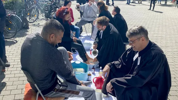 As in the previous year (photo), a public washing of the feet will also be offered in Graz on Maundy Thursday this year. Photo: Cornelia Ornig/epdÖ