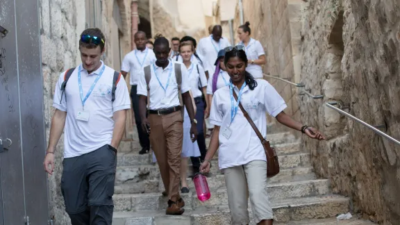 TeilnehmerInnen des LWB-FriedensbotschafterInnen-Trainings versammeln sich zu Beginn des Tages am Freitag, 22. September 2017, bevor sie Jerusalem besichtigen. Foto: Ben Gray