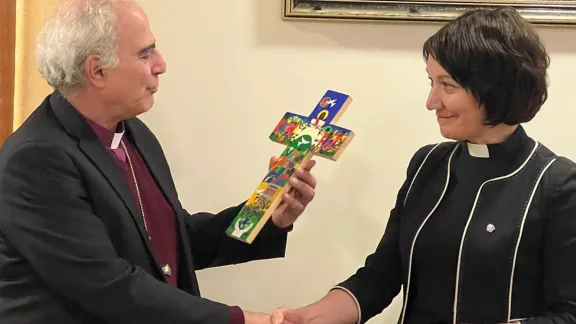 LWF General Secretary Rev Dr Anne Burghardt presents a replica of the Lund cross from El Salvador to Bishop Sani Ibrahim Azar. Photo; LWF/ C. Tveoy