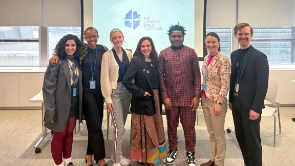 Teilnehmende der Podiumsdiskussion auf einer LWB-Nebenveranstaltung des ECOSOC-Jugendforums: (v.l.) Tamar Haddad (ELKJHL), Naomi Mbise (ELKT), Savanna Sullivan (LWB), Ingrid Kurtz (IELU), Wontoe T. Wontoe, (Liberia) Erin Brown und Kaleb Sutherland (ELKA)