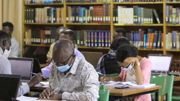 Theology and other studies are offered at several LWF member church education institutions in Africa. Pictured, students in a library of the  Mekane Yesus Seminary in Addis Ababa, Ethiopia. Photo: Ethiopian Evangelical Church Mekane Yesus