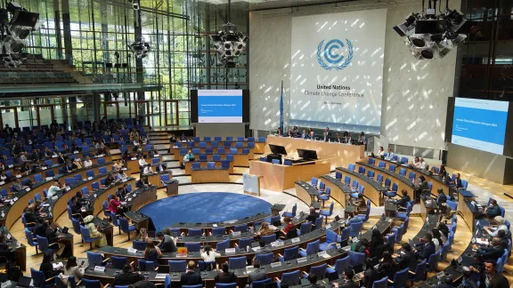 Plenary of the UN Climate Conference SB60. Photo: UNFCCC/Amira Grotendiek