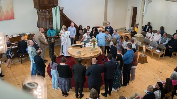 LWF Assistant General Secretary for Ecumenical Relations, Prof. Dirk Lange distributes Holy Communion as Council members join the local congregations of the Evangelical Lutheran Church of Geneva for Sunday worship. Photo: LWF/A. Hillert