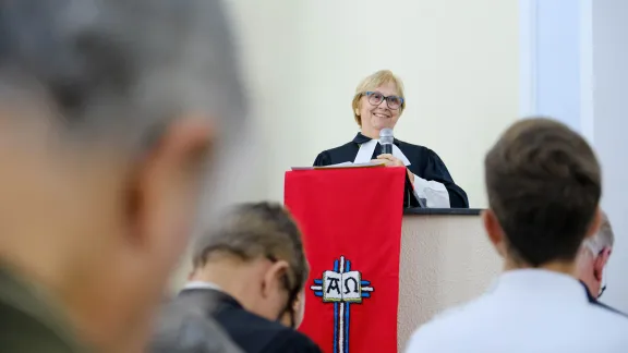 IECLB pastor president, Rev. Sílvia Genz, preaching at a service in Nova Friburgo/RJ. Photo: IECLB