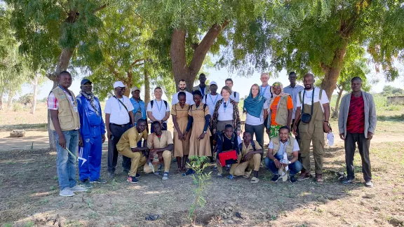 Teilnehmende des Regional Management Team Meeting für das frankophone Afrika besuchten Gemeinden in Kousseri (Kamerun) in der Nähe von N'Djamena. Die Gemeinden liegen in der Nähe des Flusses Logone und sind in einer bereits prekären Lage zusätzlich von den Auswirkungen des Klimawandels betroffen. Foto: LWB/C. Kästner-Meyer