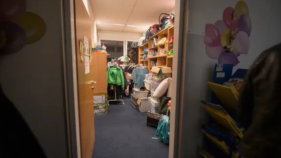 Spielzeug, Spiele und Kleidung für Kinder in der Beratungsstelle in Wien. Foto: LWB/A. Hillert