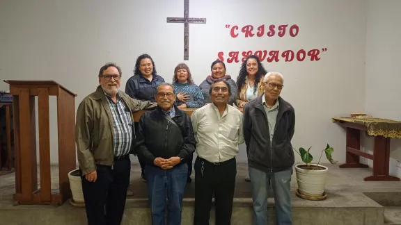 Laienvorsitzender Ernesto Huayta Girón (vordere Reihe rechts), Vorsitzender der Gemeinde Cristo Salvador der Lutherischen Kirche Perus, mit anderen Kirchenmitgliedern. Foto: ILP   