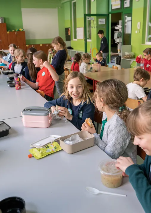 Children share a meal during recess. Photo: LWF/ Albin Hillert