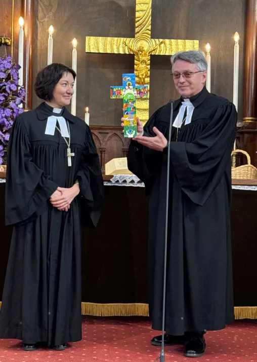 General Secretary Burghardt and Bishop Leon Novak holding a replica of the historic Lund Cross which was a gift to the church — in Murska Sobota, Slovenia. Photo: LWF/A. Danielsson